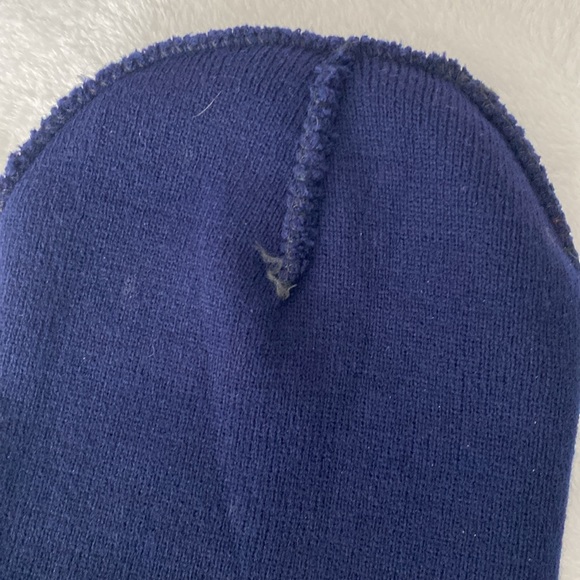 Navy beanie - Picture 9 of 10